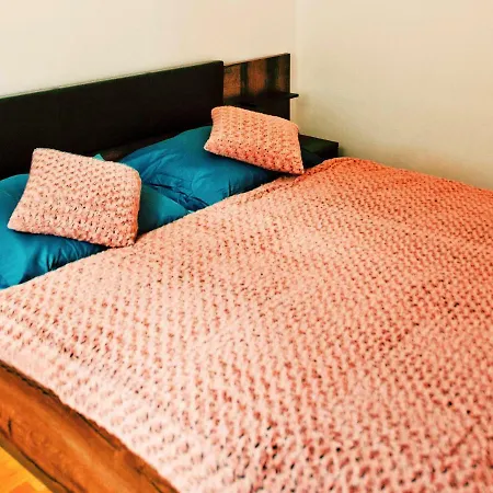 Apartment Center Of - Comfortable Home-like *